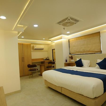 Hotel 6 Seasons, Koregoan Park, Pune Exterior photo